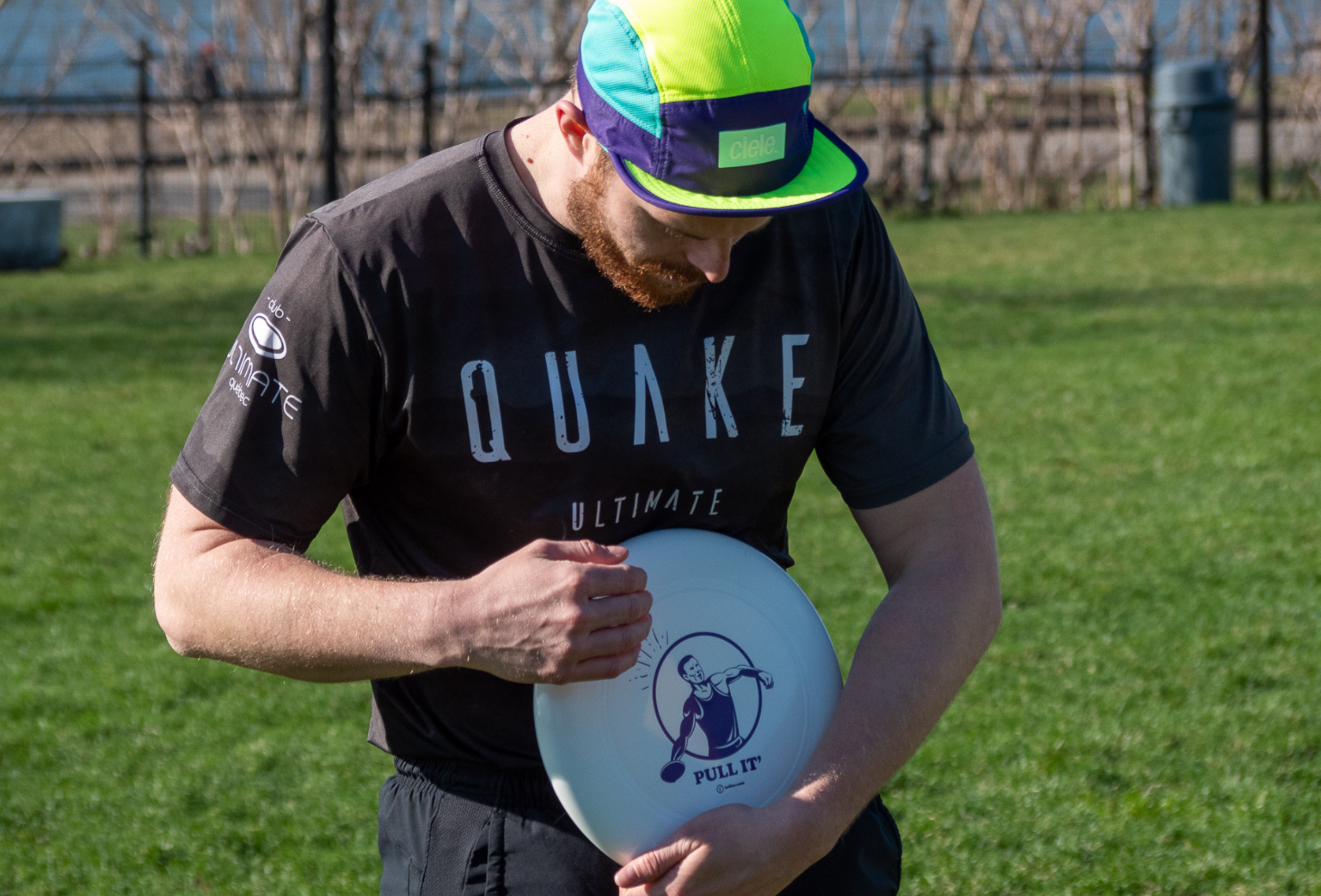 ¿Cuáles son las características de un frisbee de competición?